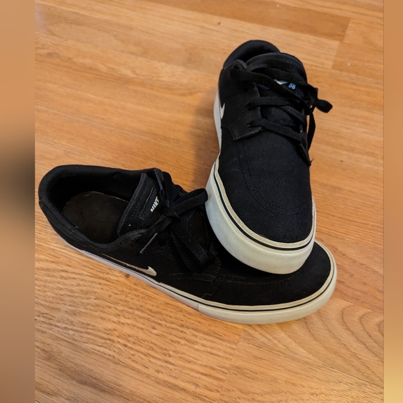 Nike, shoes for men, Size 9.5 - Picture 3 of 7